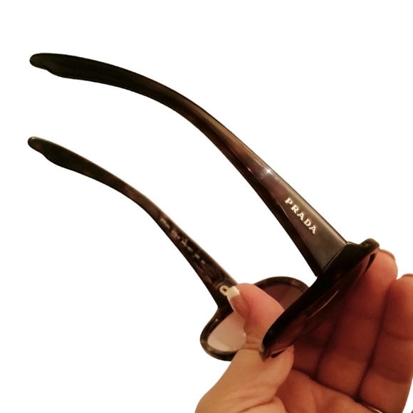 Vintage Prada 100% authentic oversized sunglasses with COA and box - Picture 3 of 8